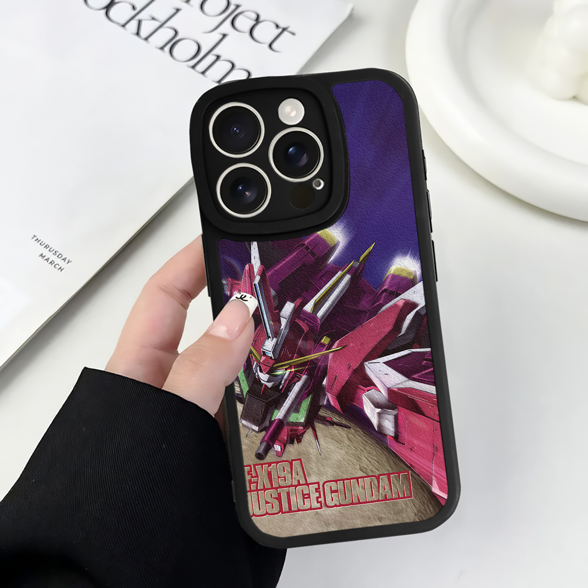 （画像用） 機動戦士ガンダム Mobile Suit Gundam 【iPhone 16シリーズ対応】シリコンスマホケース（レザー調） 材質：シリコン